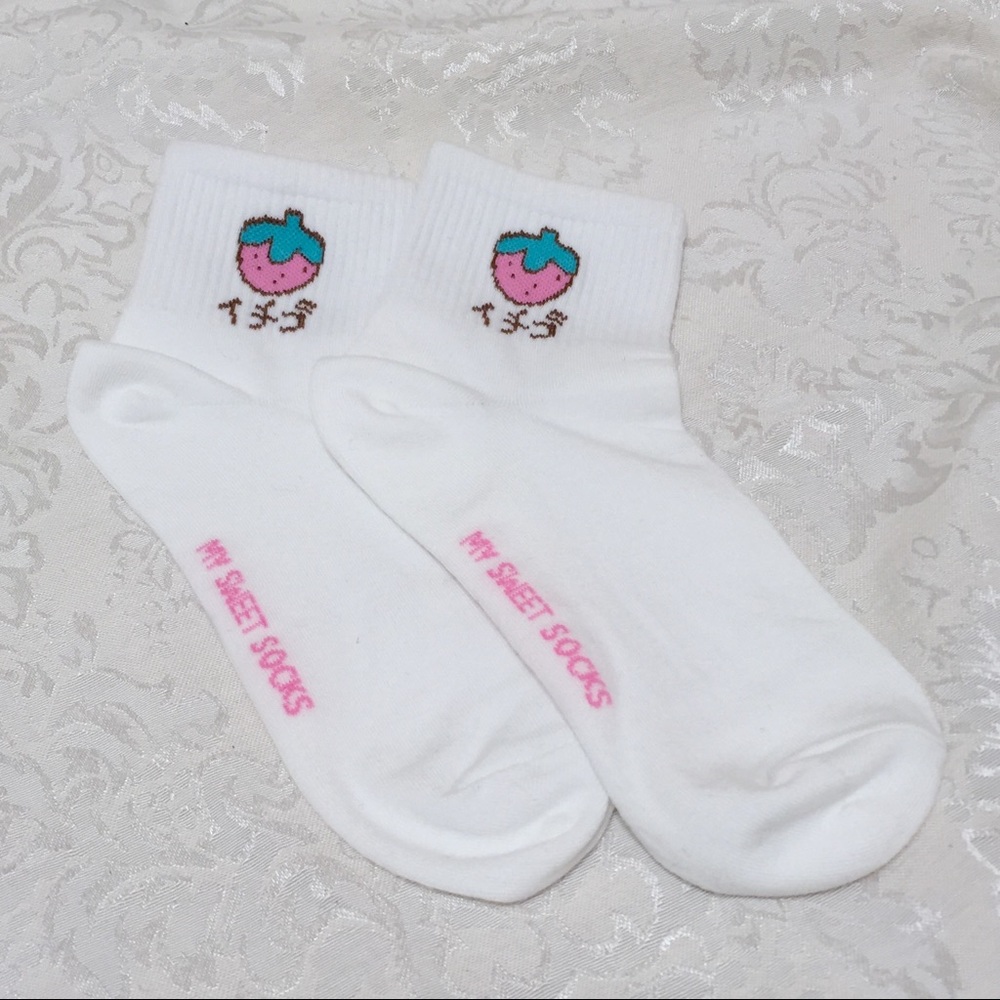 Fruit socks! (Strawberry)